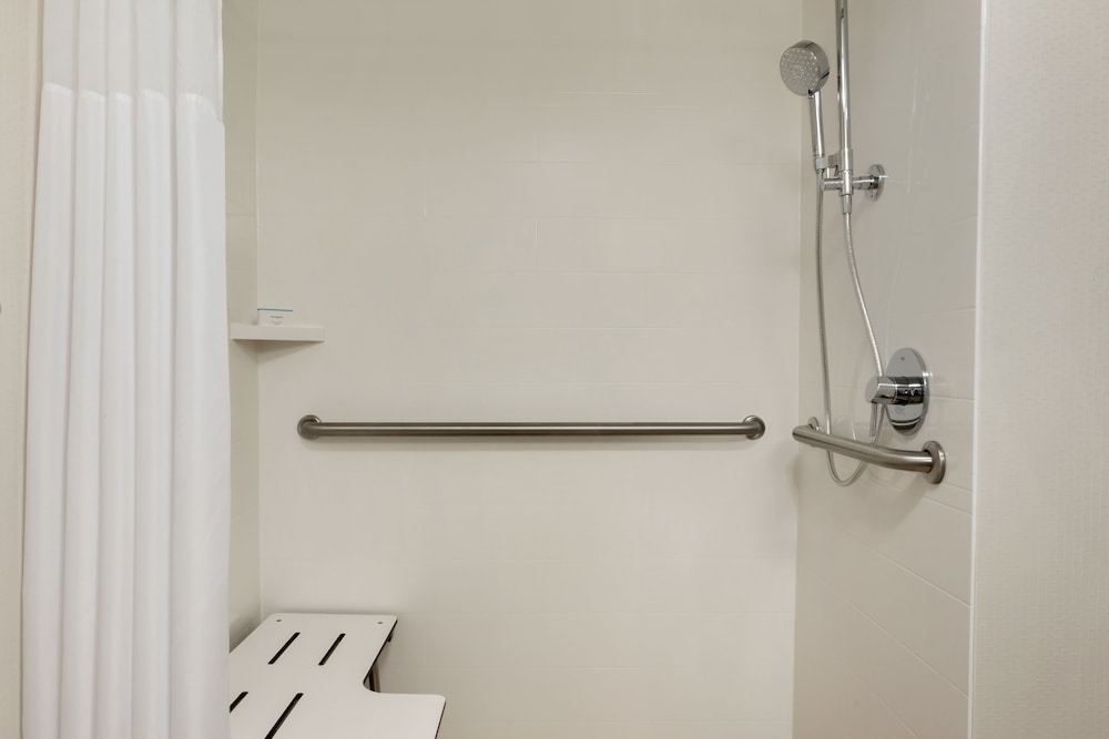 Hampton Inn West Des Moines Lake Drive - photo 17