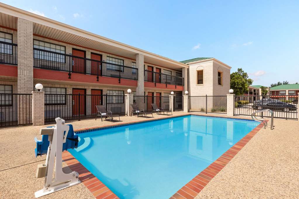 Days Inn by Wyndham San Antonio Near Fiesta Park - photo 11