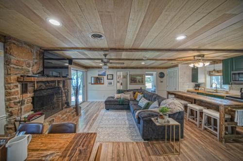 Jewelbox Cottage 17940748 — Lakes