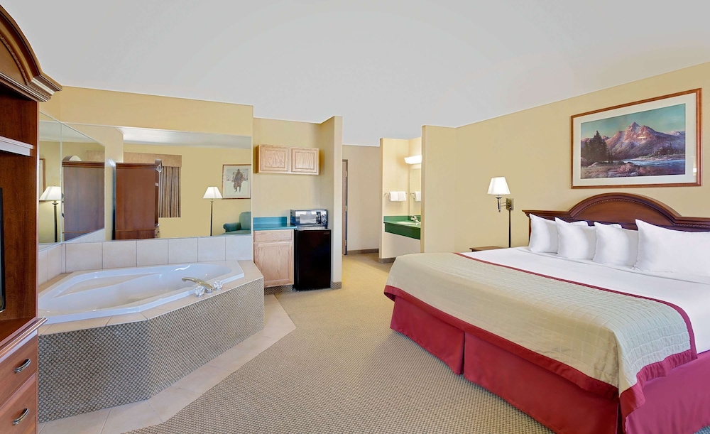 Baymont by Wyndham Pinedale - photo 17