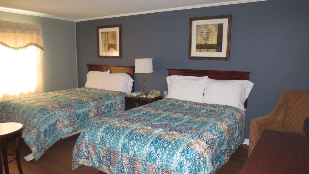 The Villager Motel - photo 25