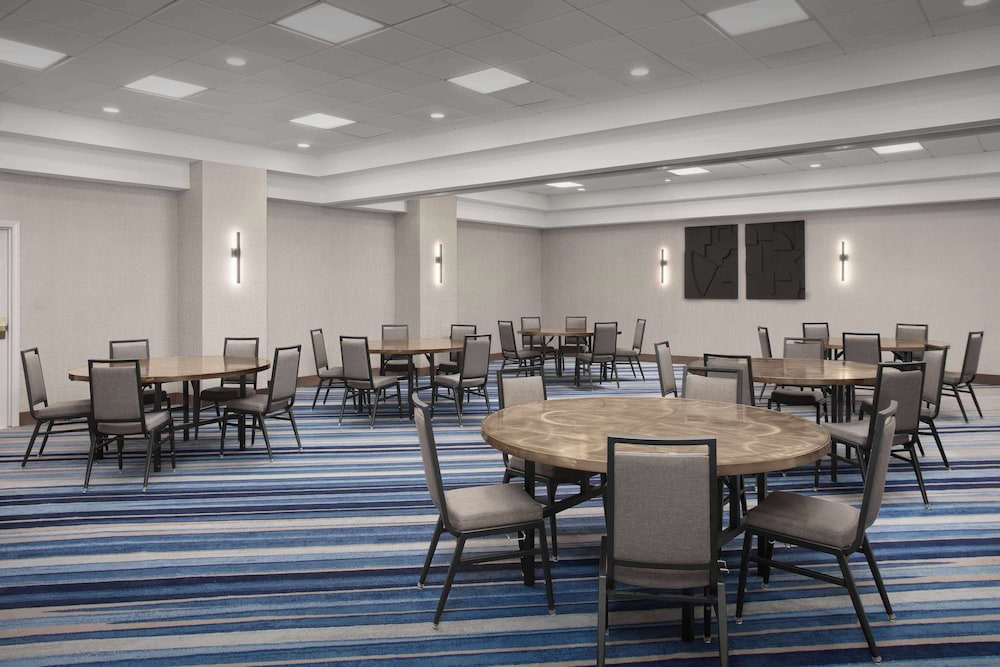 Embassy Suites by Hilton Dallas Near the Galleria - photo 51