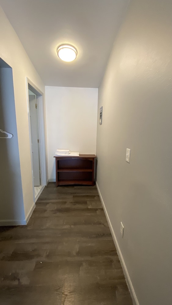 Golden Kent Motel - photo 9
