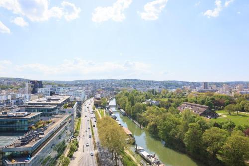 Spacious 4 Rooms With Terrace And Parking Close To Paris — Issy Les Moulineaux