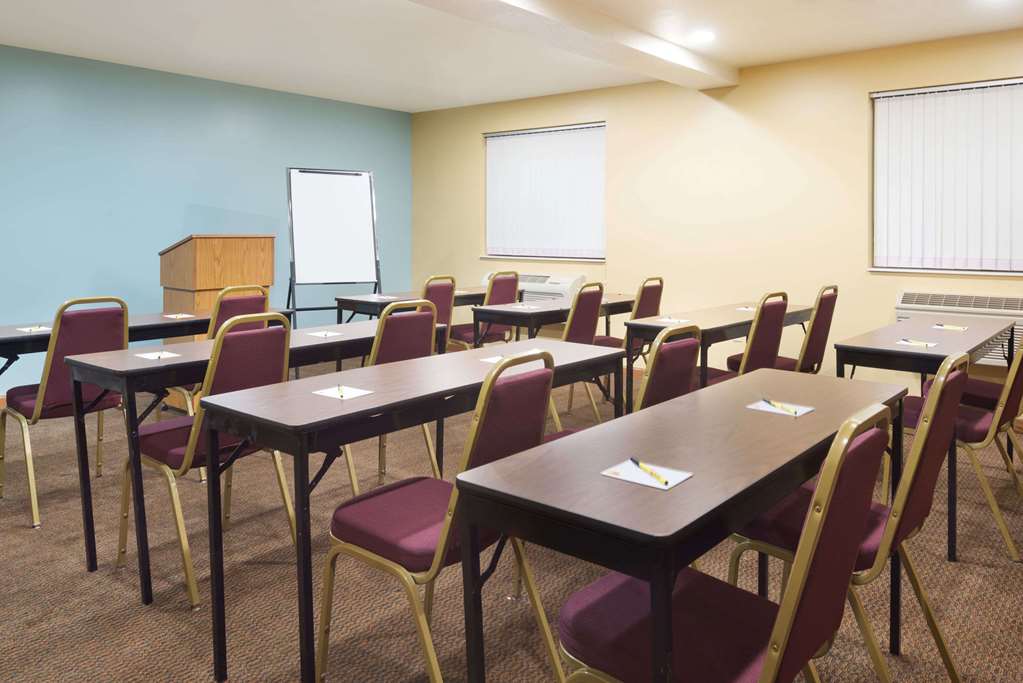Super 8 by Wyndham Morgantown - photo 14