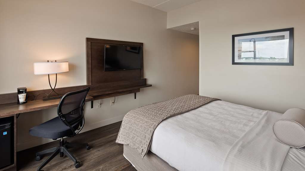 Best Western Plus Coastline Inn - photo 11