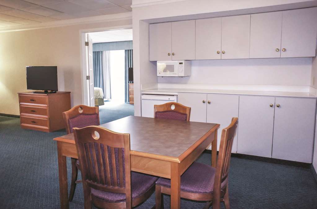 La Quinta Inn by Wyndham Moline Airport - photo 21