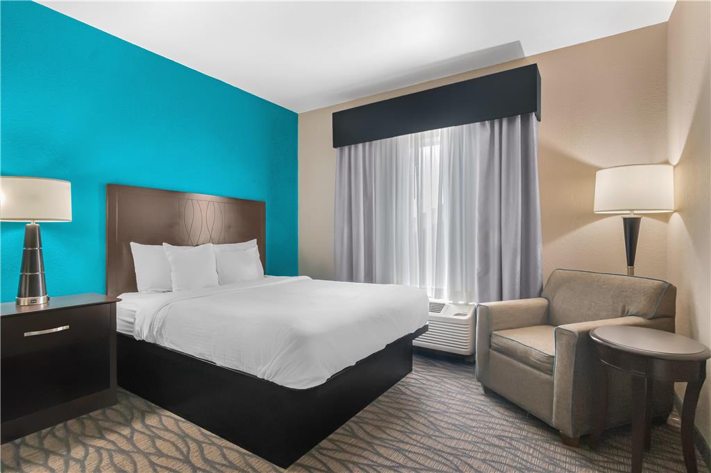 Best Western Plus Hiawatha Hotel - photo 17