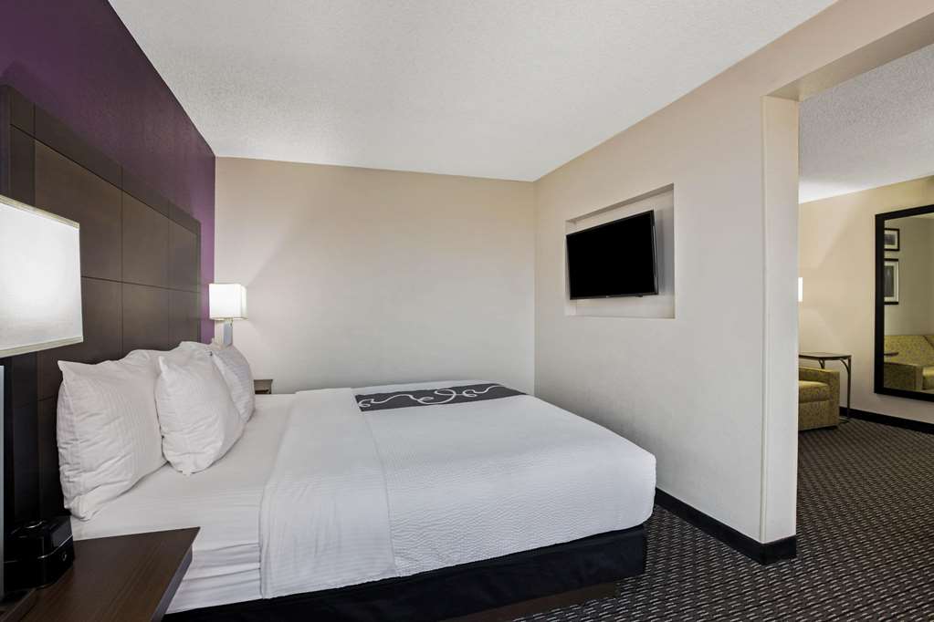 La Quinta Inn & Suites by Wyndham Rancho Cordova Sacramento - photo 42