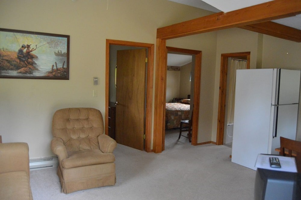 Kennebunk Gallery Motel & Cottages - photo 32