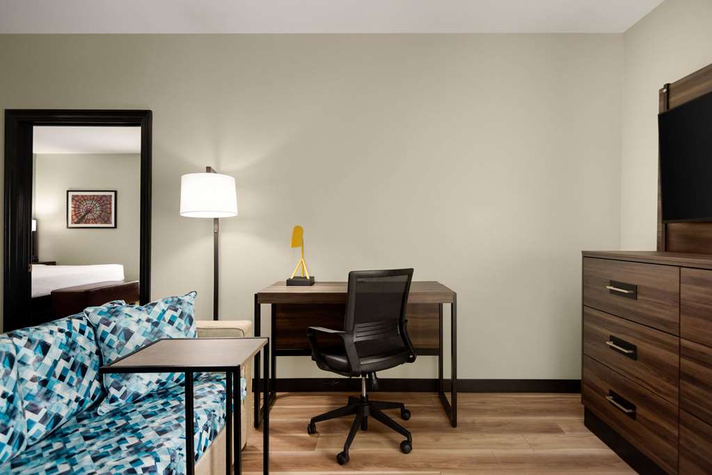 La Quinta Inn & Suites by Wyndham Gonzales LA - photo 40