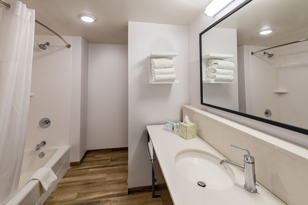 Hampton Inn & Suites Keller Town Center - photo 18