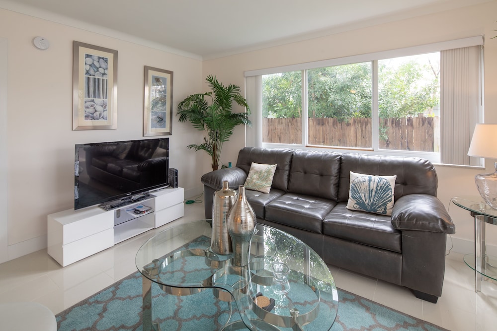 Pompano Suites by the Beach - photo 40