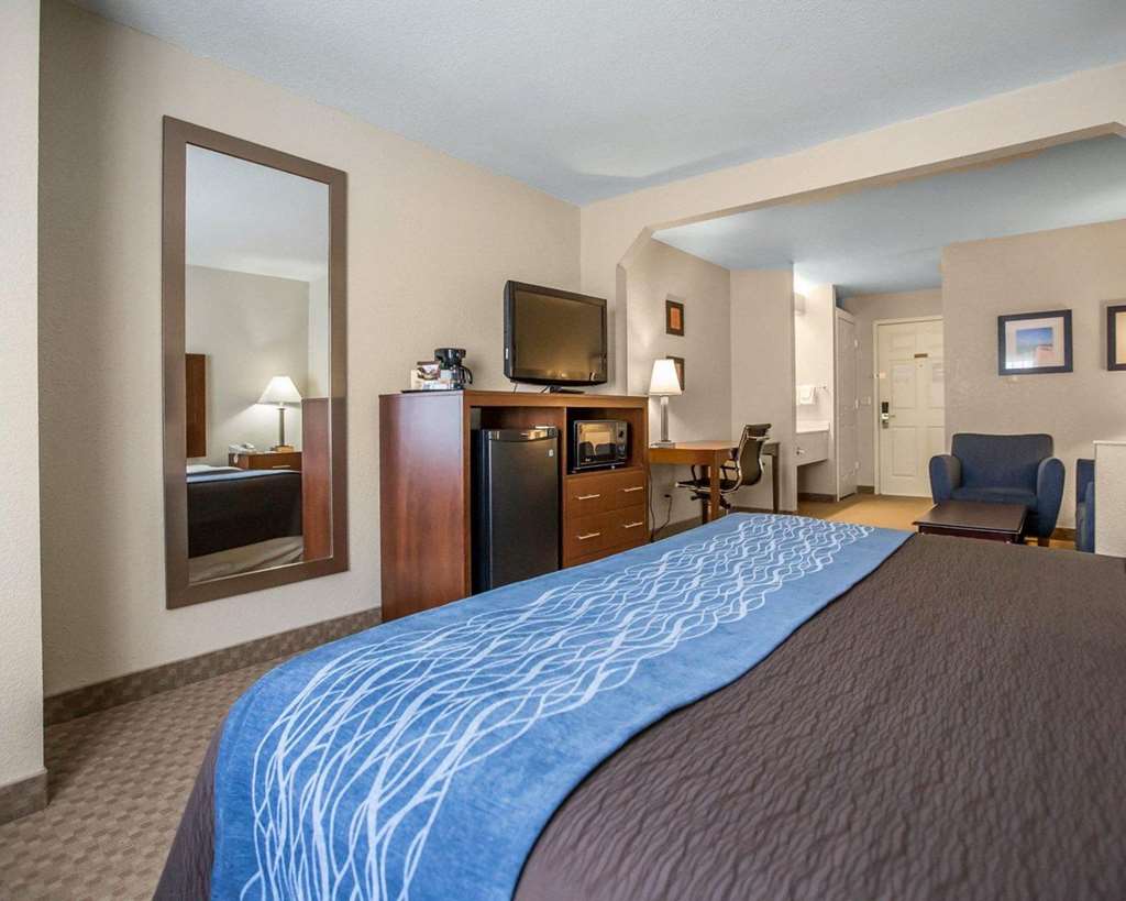 Quality Inn & Suites Dixon near I 88 - photo 19