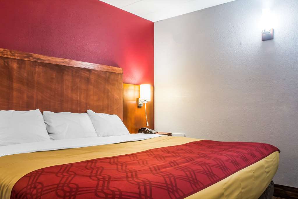 Econo Lodge Brockport - photo 6