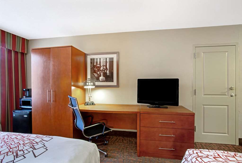 La Quinta Inn & Suites by Wyndham Williamsburg Historic Area - photo 27