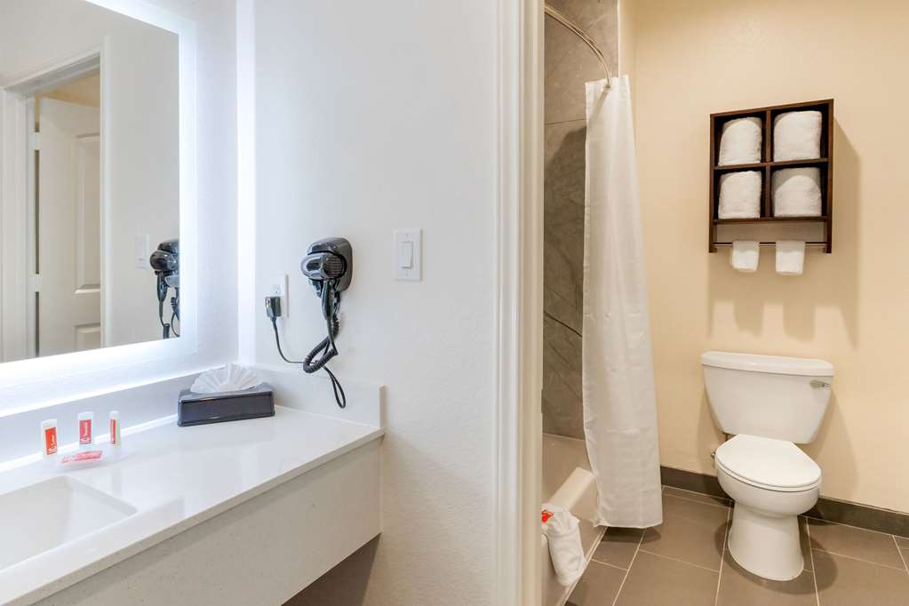 Econo Lodge Houston Northwest Cypress - photo 13