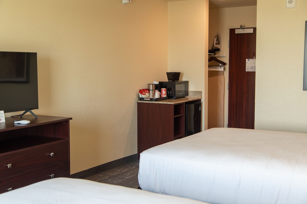Cobblestone Inn & Suites of Springfield - photo 17
