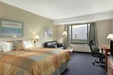 Elk Grove Hotel - photo 7