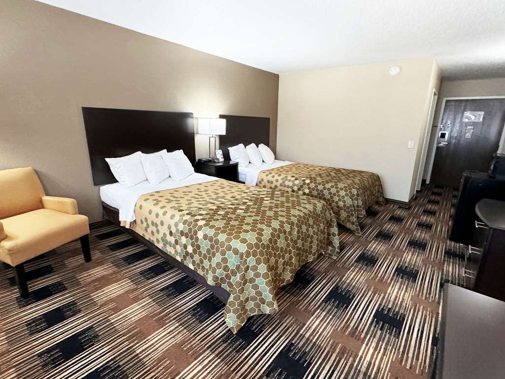 Econo Lodge Wausau Rothschild - photo 15