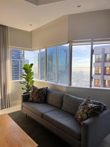 Upmarket 2 Bedroom Apartment with Views