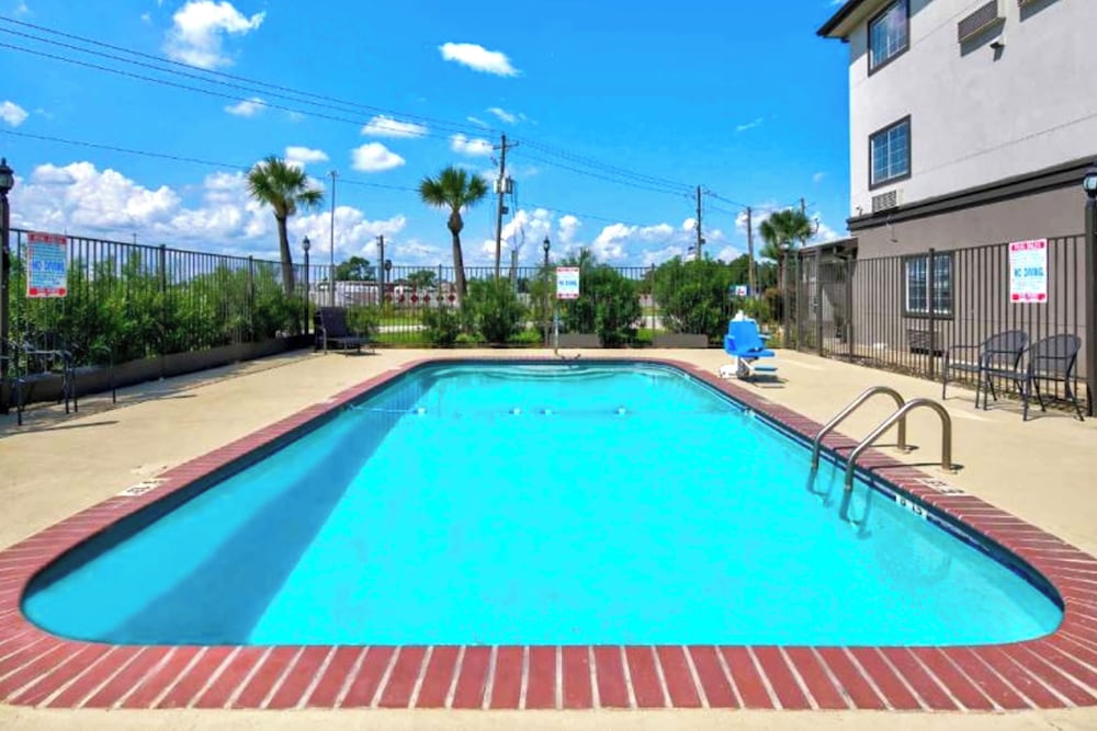 OYO Townhouse Sulphur LA Extended Stay - photo 20