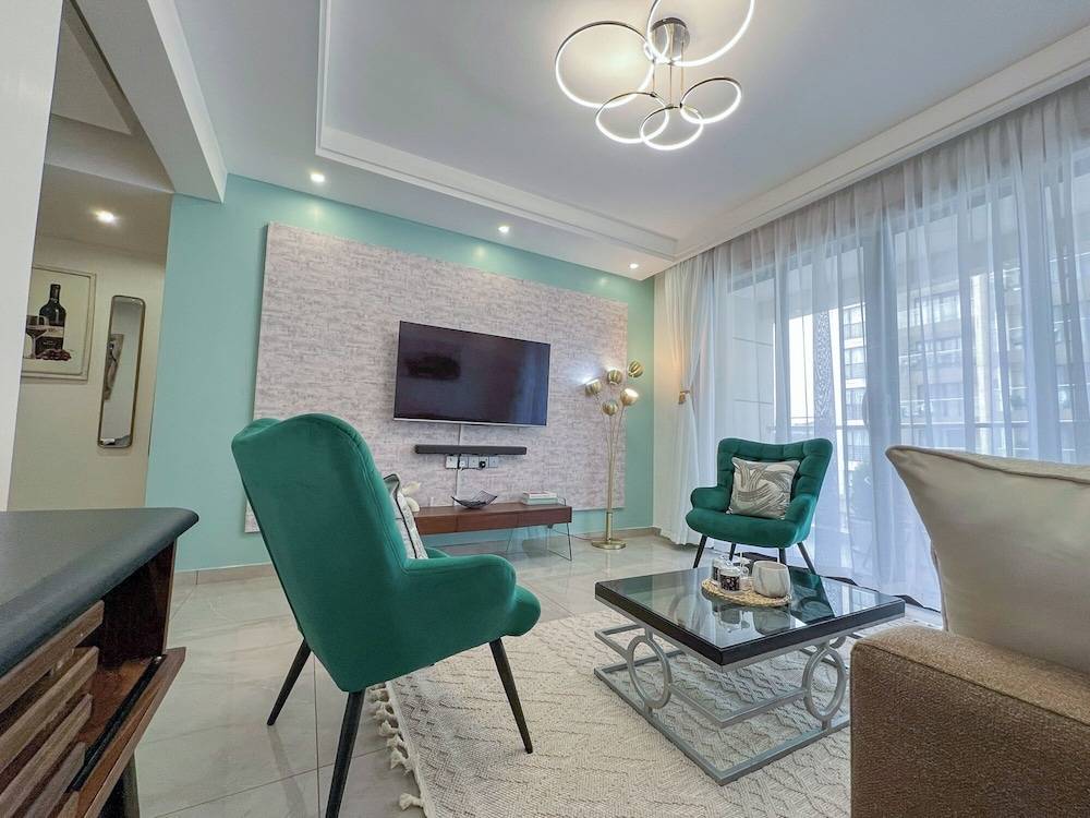 Moonlight Manor by Edmor Suites.