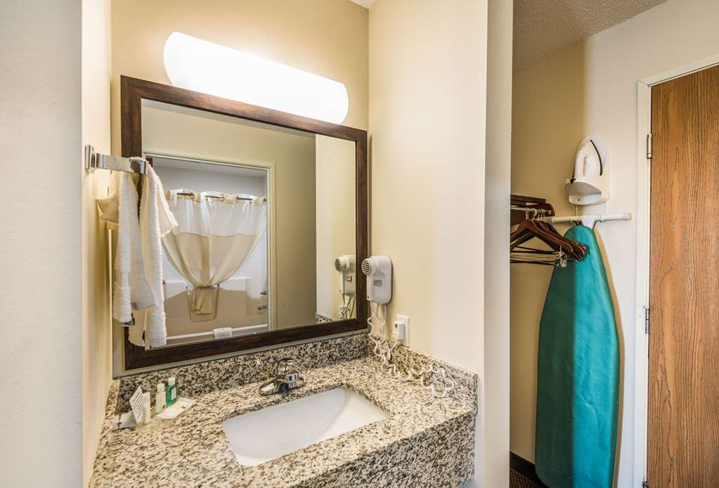Quality Inn & Suites Eldridge Davenport North - photo 16