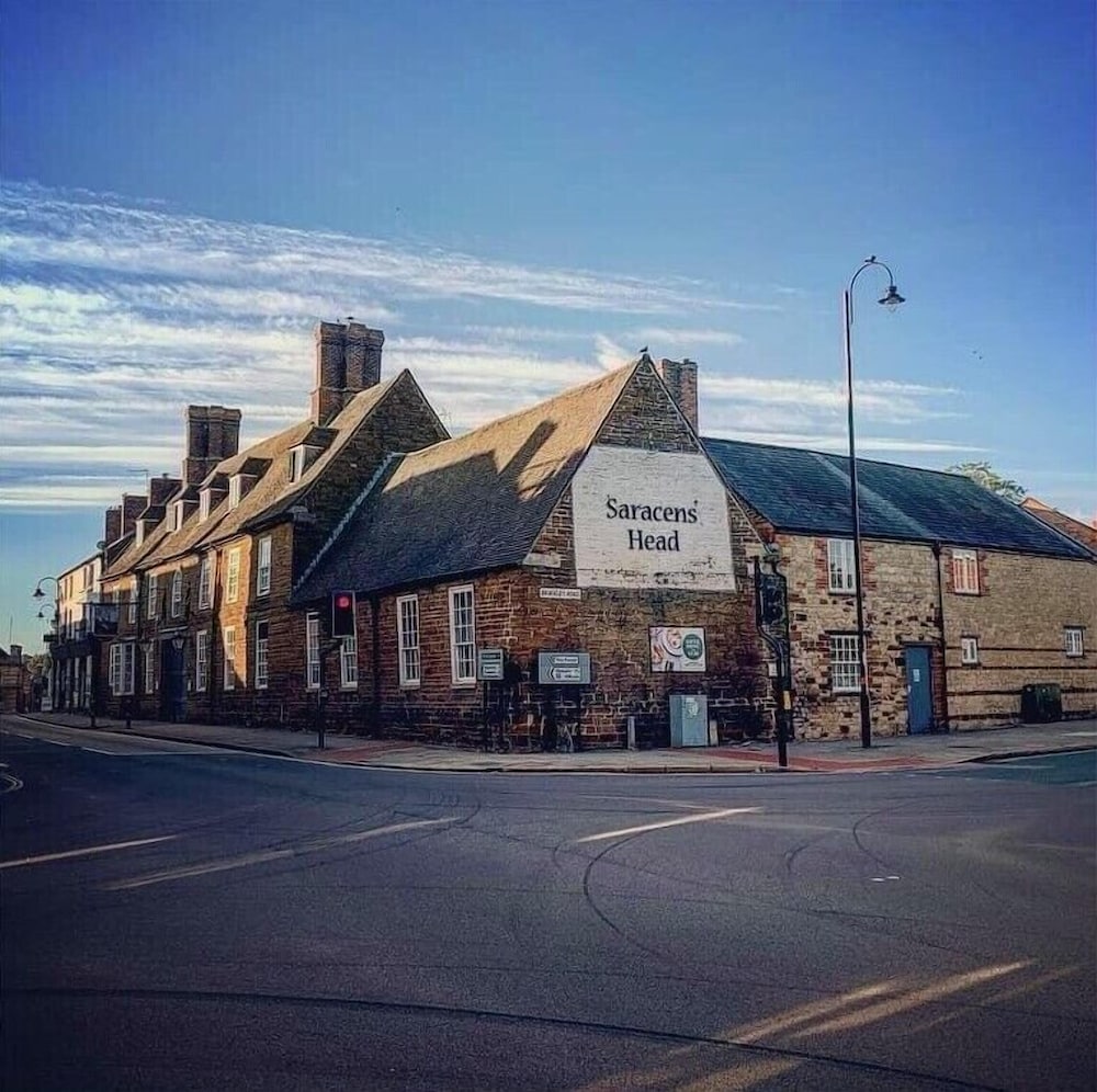 Saracens Head Towcester by Greene King Inns in Towcester, United Kingdom