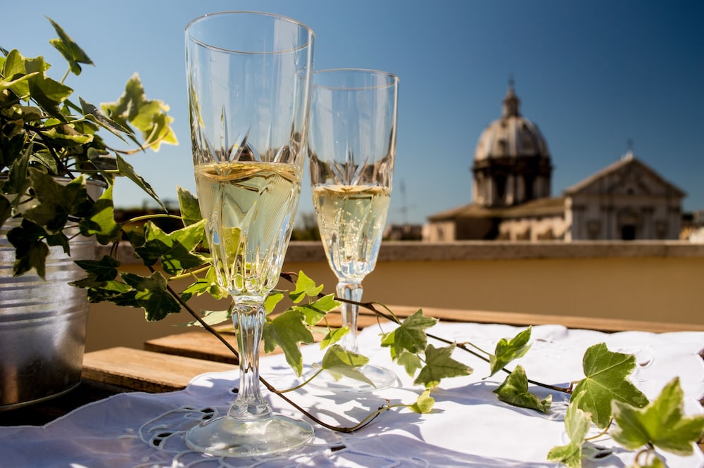 Sant'Ivo Apartments — 4-Star Luxury Hotel in Rome, Italy
