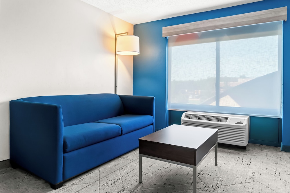 Holiday Inn Express & Suites Detroit North Roseville by IHG - photo 16