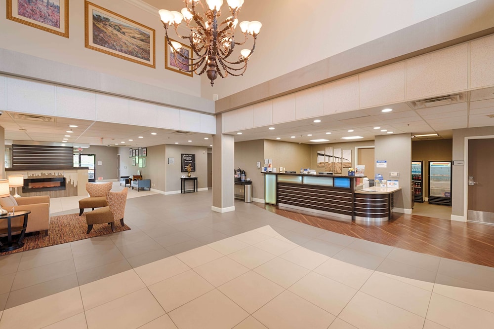 Best Western Plus Delta Inn & Suites - photo 2