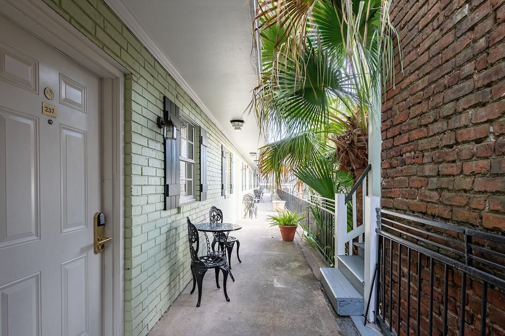 French Quarter Suites Hotel - photo 40