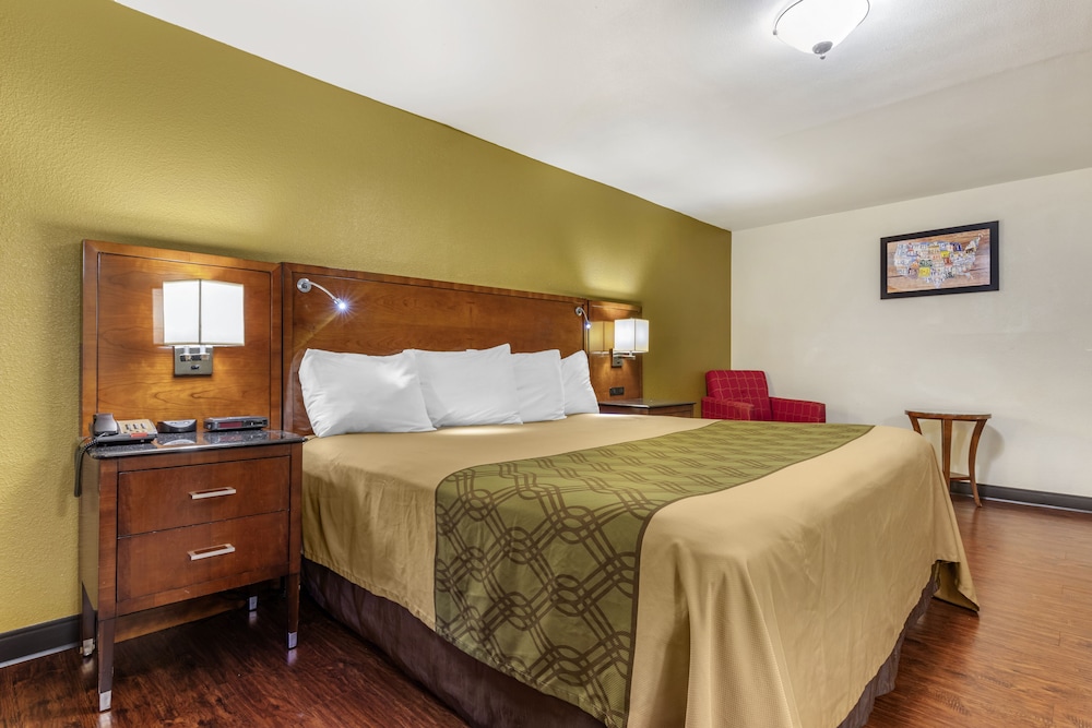 Rose City Inn & Suites - photo 5