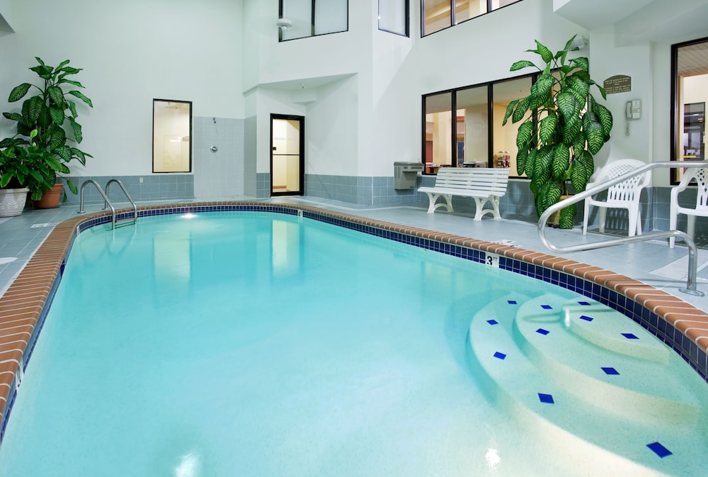 Holiday Inn Express & Suites St. Louis West Fenton by IHG - photo 44