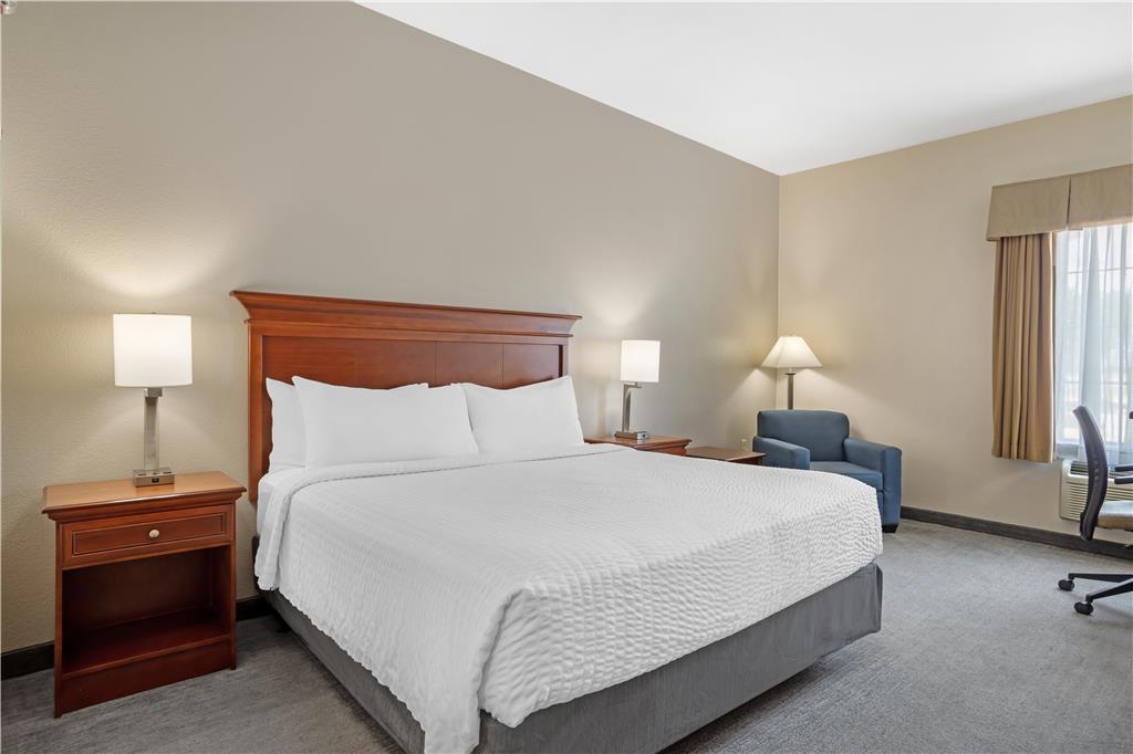 Best Western Plus Executive Hotel & Suites - photo 28