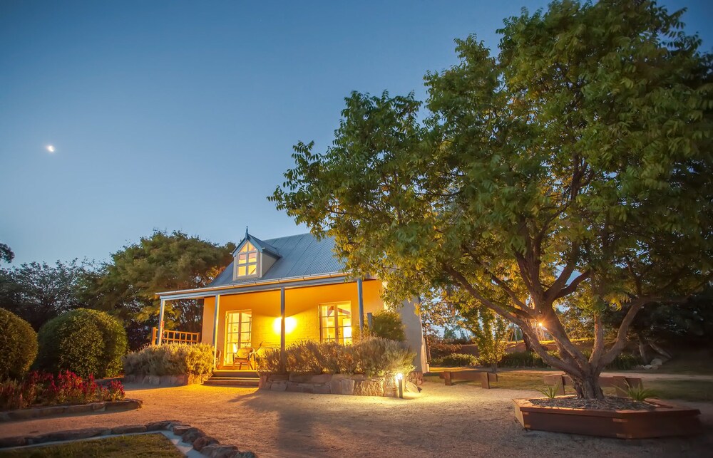 Vineyard Cottages & Café