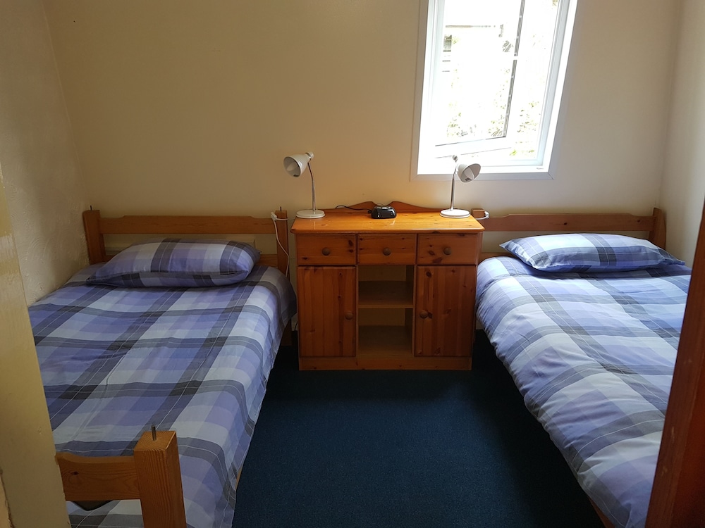 Broxbourne Riverside Chalets - carbon neutral hotel in Broxbourne