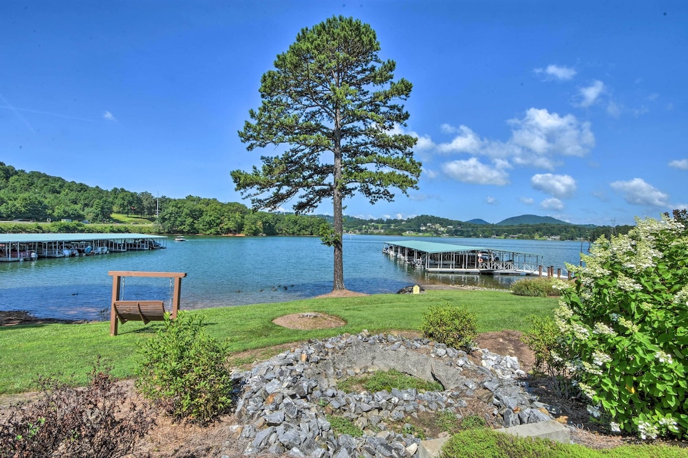 Hiawassee Haven on Lake Chatuge with Boat Slip — 4-Star Luxury Hotel in Hiawassee, United States