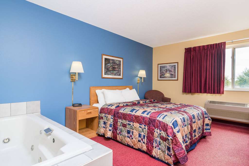 Days Inn by Wyndham West Eau Claire - photo 12