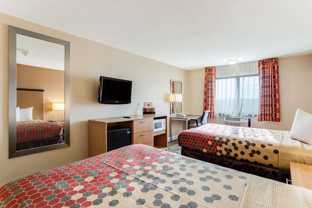 Econo Lodge Madison East - photo 8