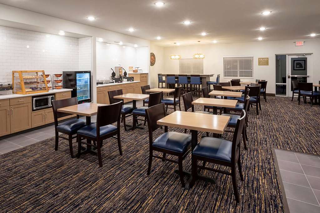 Little Crow Hotel & Conference Trademark by Wyndham - photo 17