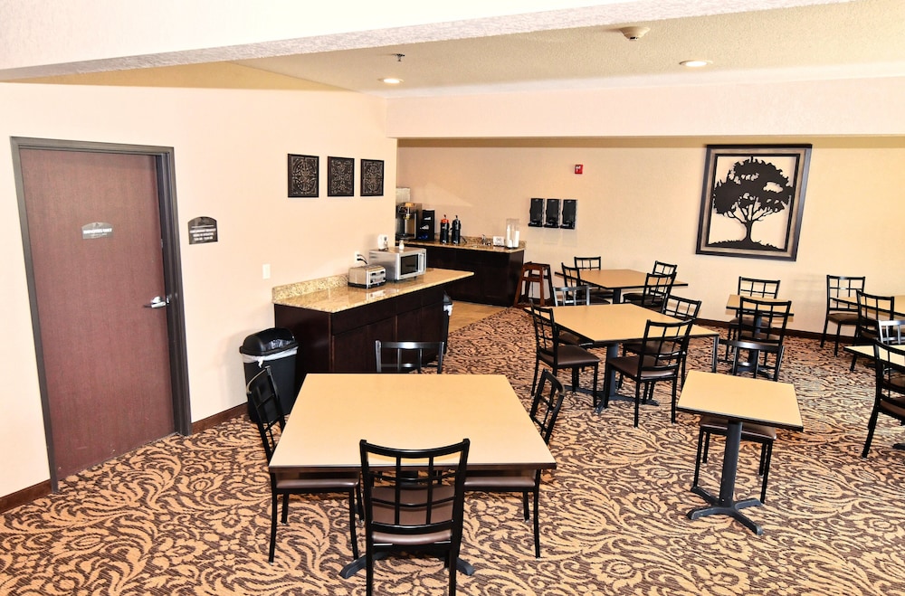Cobblestone Inn & Suites Clarion - photo 77