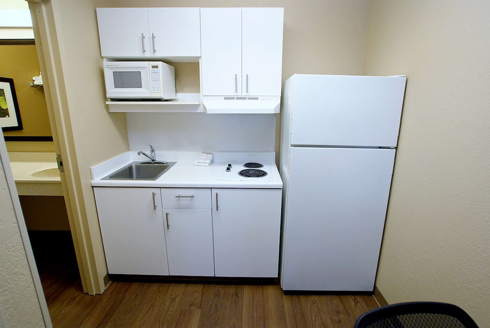 Extended Stay America Suites Greensboro Big Tree Way - photo 31