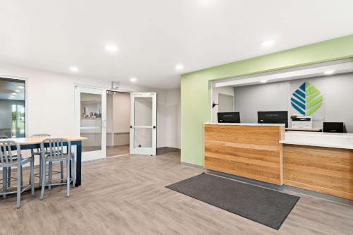 Woodspring Suites Denver Commerce City - photo 14