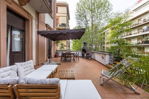Quadrilocale con terrazza vicino al mare — 4-Star Luxury Hotel in Lido Di Ostia, Italy