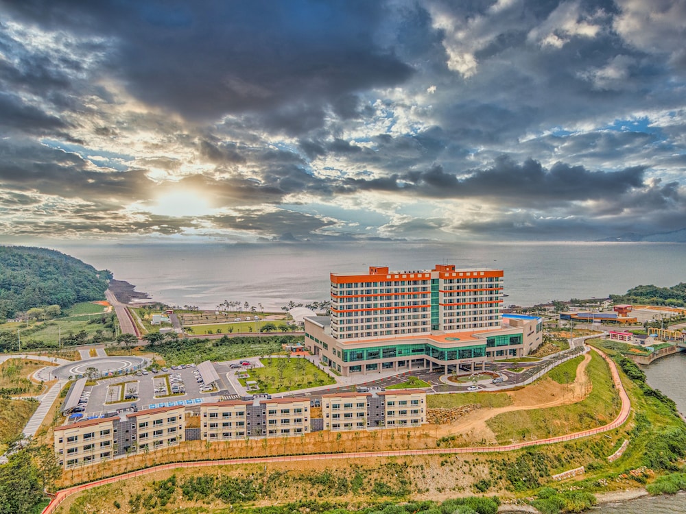 Sunvalley Resort Goheung — hotel in Su-Dong