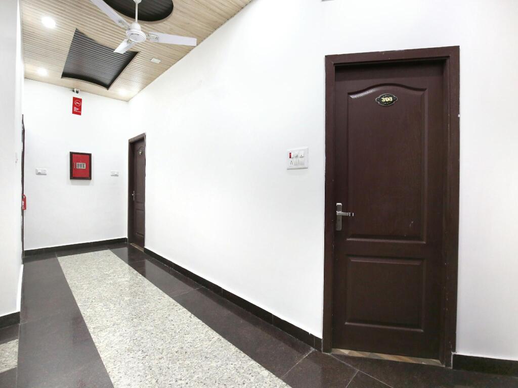 Oyo 9602 Near Railway Station — Amritsar