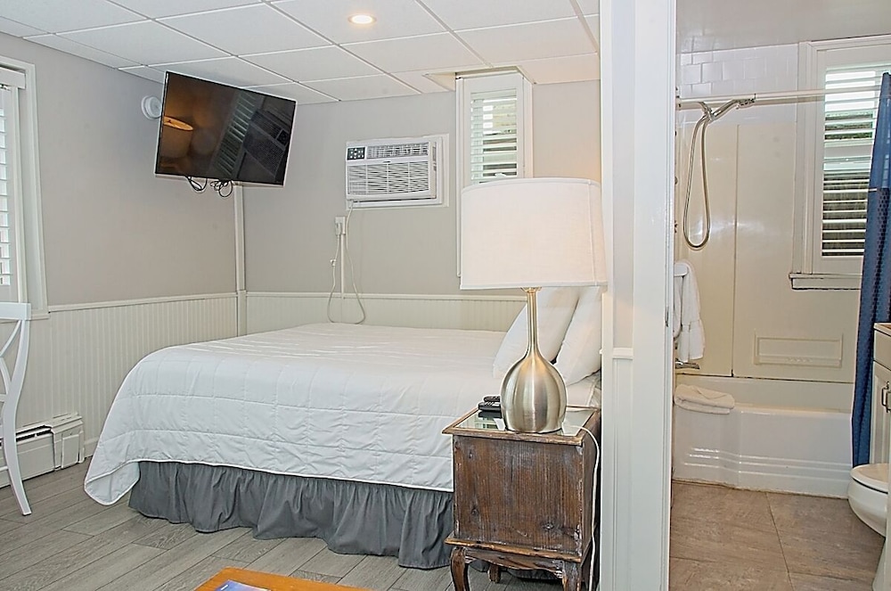 Vineyard Harbor Motel Private Beach - photo 269