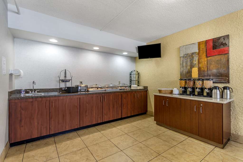 Econo Lodge Broken Arrow Tulsa - photo 20